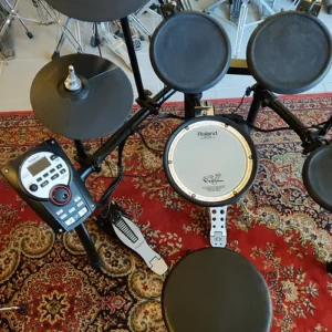 Roland TD11 K V-Drums + Siège + Pédale GC + Casque + Manuels