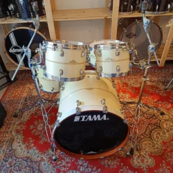 Tama Starclassic Bubinga Elite 10″ 12″ 14″ 22″ Pearl White/Gold Sparkle Inlay