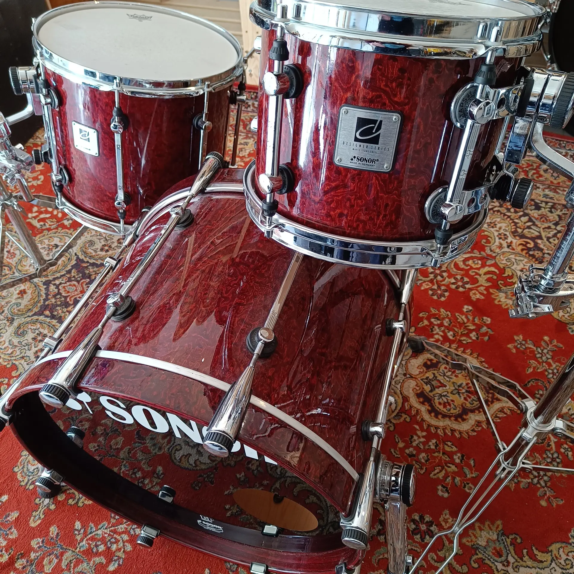 Sonor Designer Birds Eye Maple Light Red Stain 20"x14" 10"x8" 14"x12" + supports – Image 2