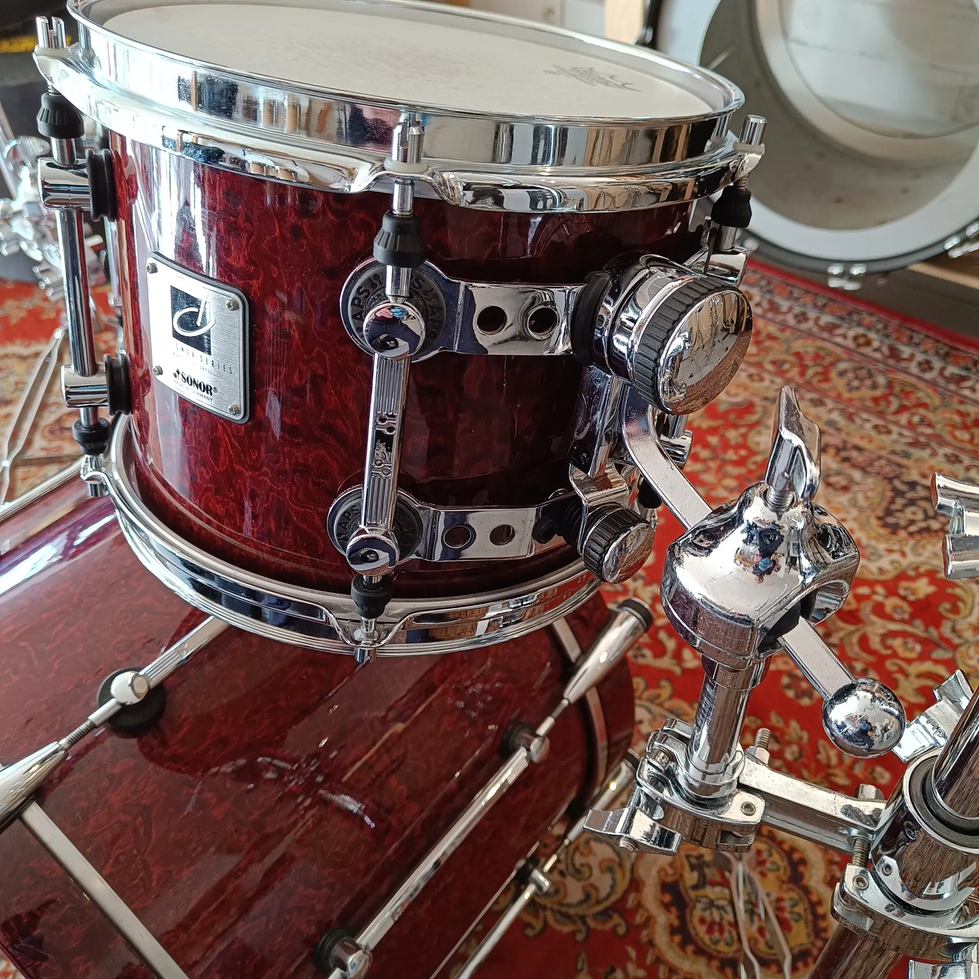 Sonor Designer Birds Eye Maple Light Red Stain 20"x14" 10"x8" 14"x12" + supports – Image 3
