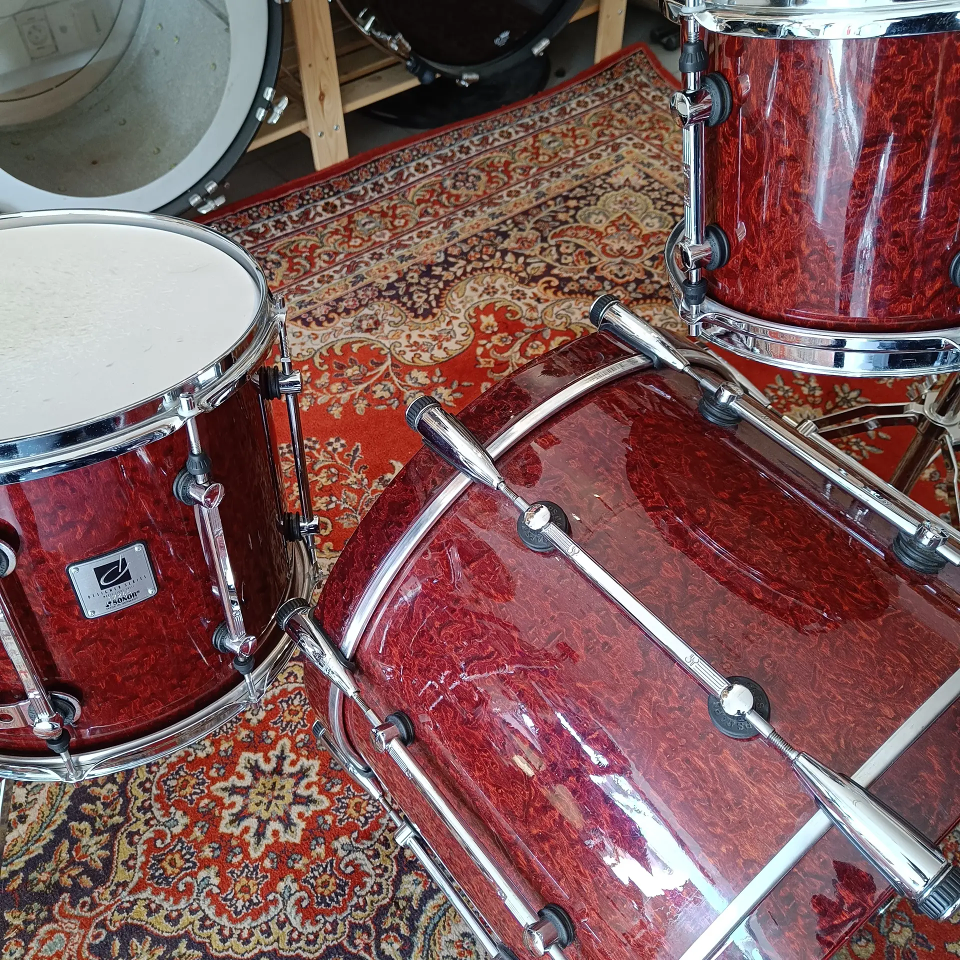 Sonor Designer Birds Eye Maple Light Red Stain 20"x14" 10"x8" 14"x12" + supports – Image 4
