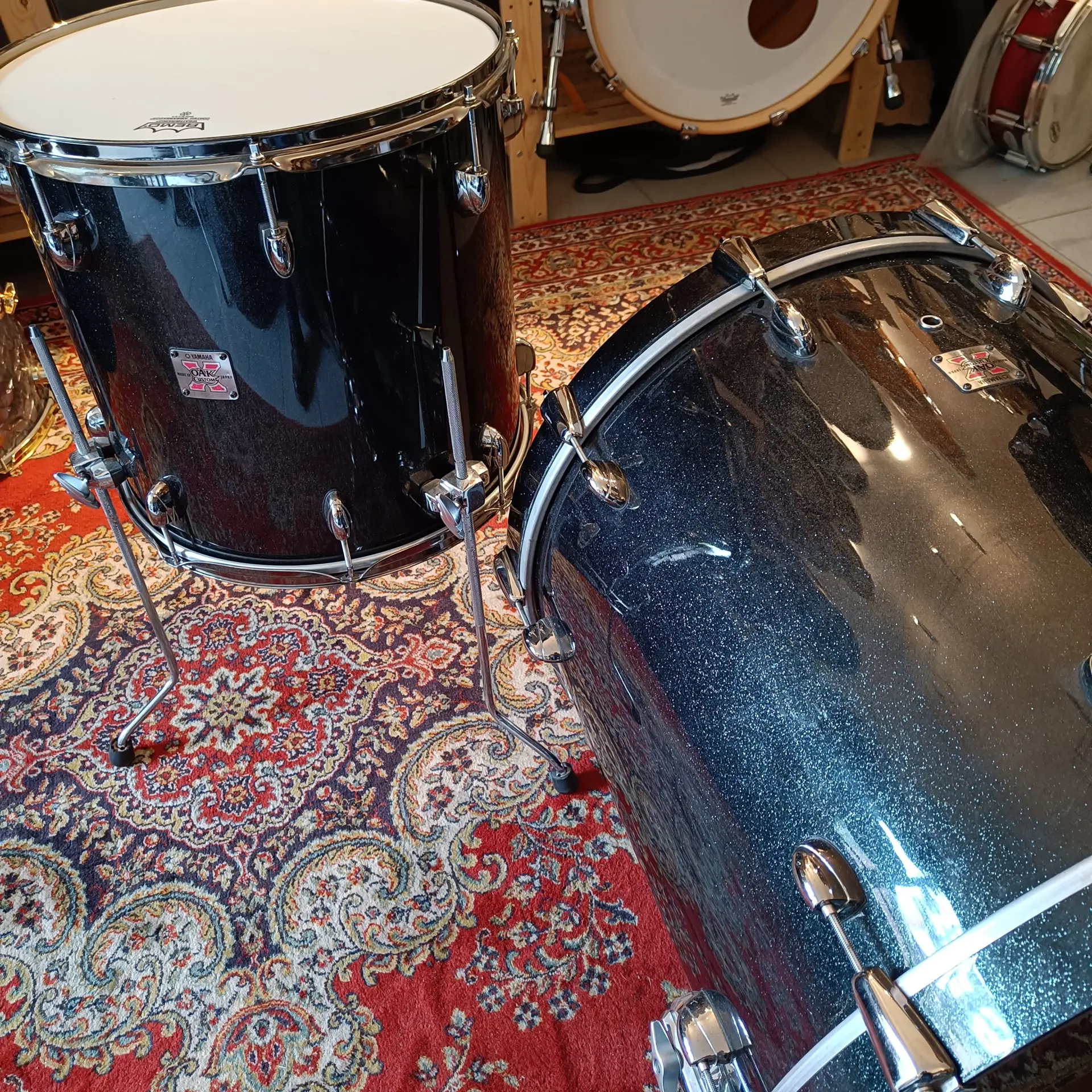 Yamaha Oak Custom X 22"x20" 12x7" 16x15" + support Tom Yamaha Dark Black Sparkle - Image 4