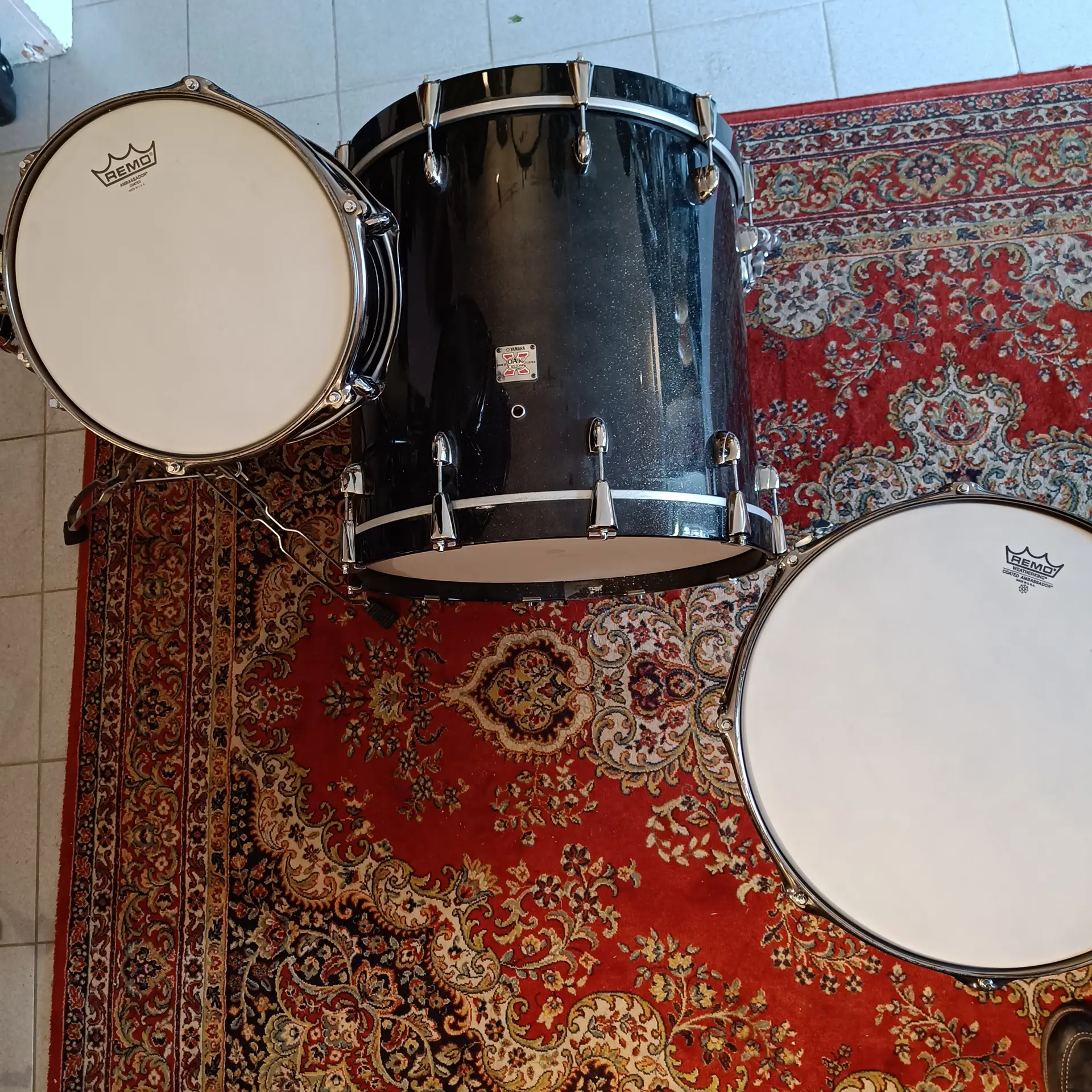 Yamaha Oak Custom X 22"x20" 12x7" 16x15" + support Tom Yamaha Dark Black Sparkle - Image 5