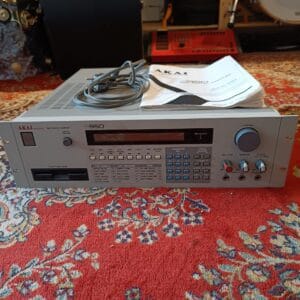 Akai S950 MIDI Digital Sampler 1989 + Manuel