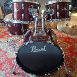 Pearl Roadshow 18&Prime;x12&Prime; 10&Prime;x7&Prime; 12&Prime;x8&Prime; 14&Prime;x10&Prime; Red finish