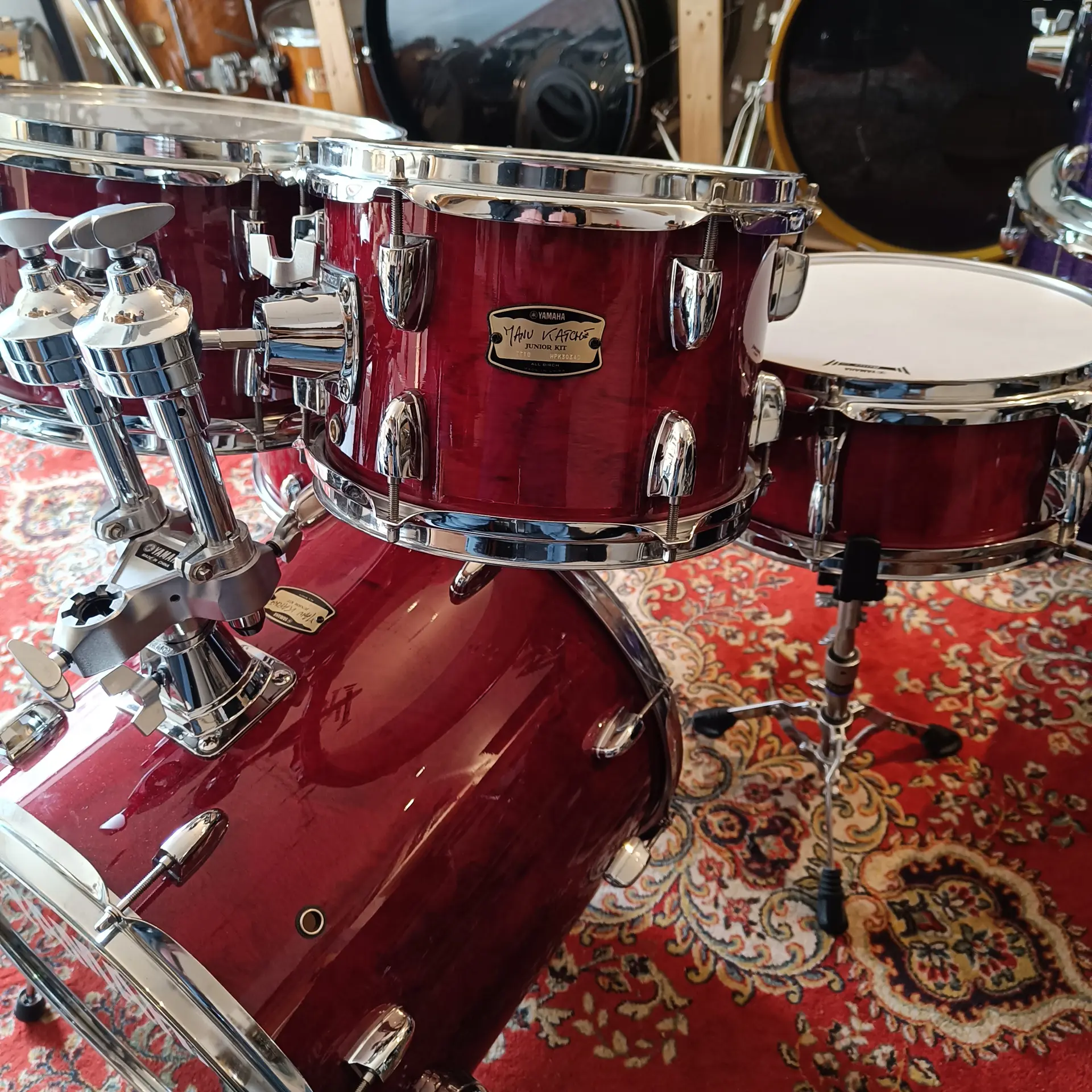 Yamaha Manu Katche Junior Kit Cranberry Red 16"x16" 10"x7" 12"x7" 13"x12" + caisse claire 12"x5" – Image 2