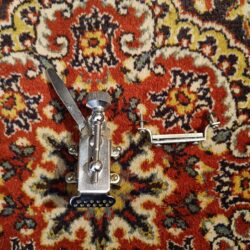 Gretsch Feather Touch Strainer Throw Off + butt end plate Vintage 40&rsquo;s /50&rsquo;s