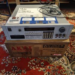 Akai S900