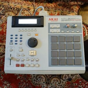 Akai MPC 2000 XL