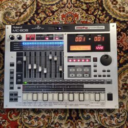 Roland MC 808 Sampling Groovebox